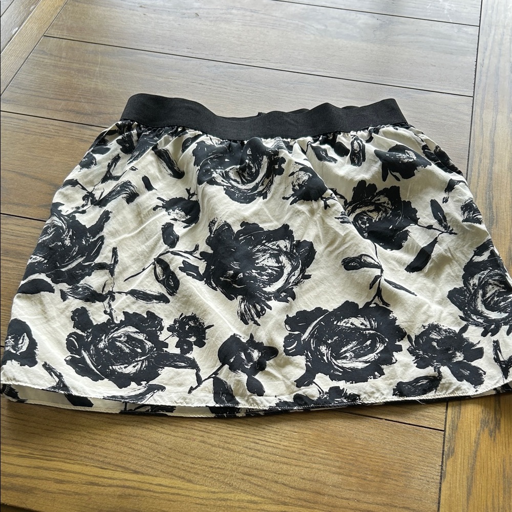 Black & White Floral silk blend Mini Skirt with Elastic Waist
